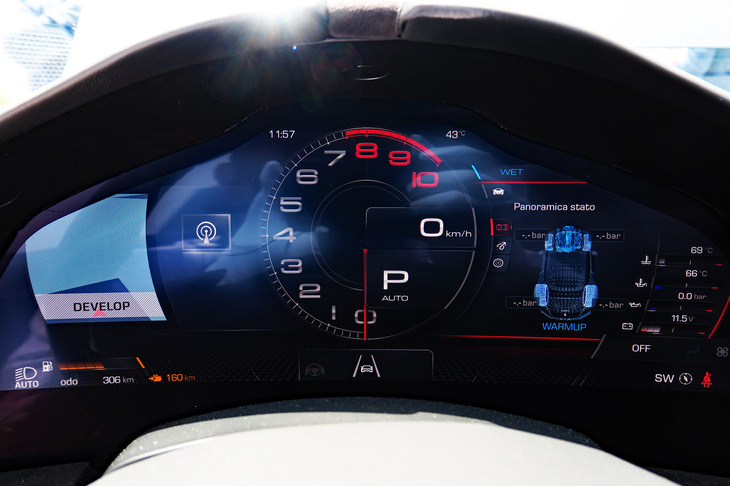 フェラーリ・ローマ スパイダー（液晶メーター）