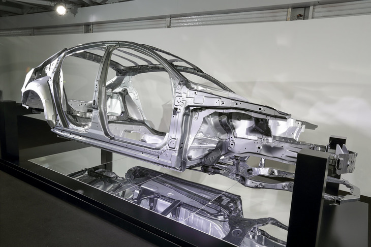 取材会場に展示されていた、新世代プラットフォーム。