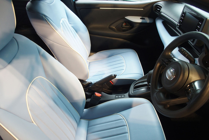 ミツオカ・ビュート ストーリー（フロントシート）