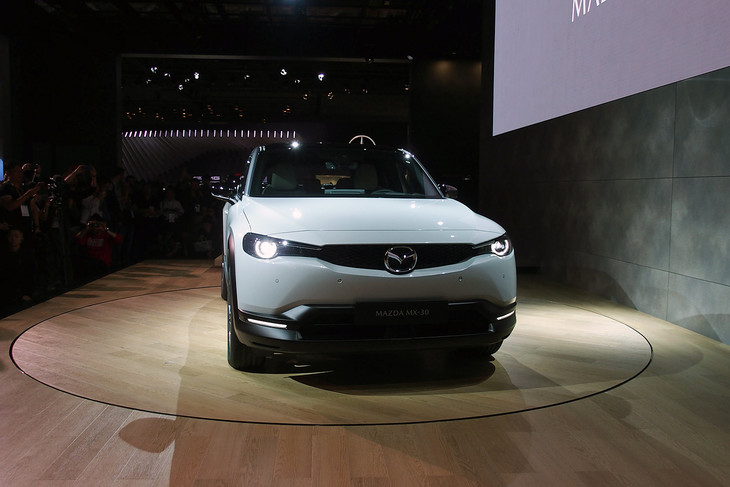 「マツダMX-30」のフロントマスク。