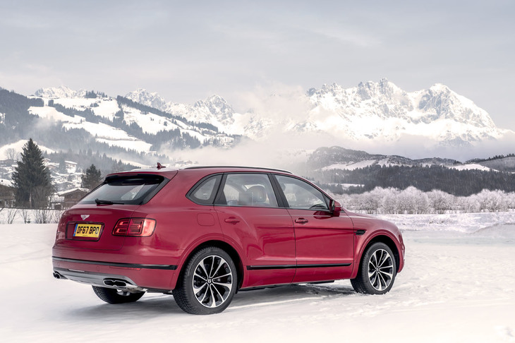 試乗の舞台はオーストリアのスキーリゾート、キッツビュール。試乗車のボディーカラーは「ドラゴンレッドII」。