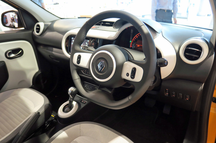 ルノー・トゥインゴEDC（インストゥルメントパネルまわり）