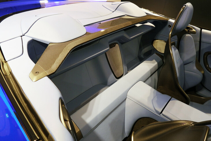 アストンマーティン・ヴァンキッシュ ヴォランテ（収納スペース）