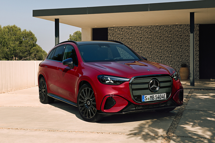 「メルセデス・ベンツGLC400 4MATIC with EQテクノロジー」は2025年のドイツ国際モーターショーでデビュー。GLCではあるものの、事実上は2代目「EQC」に相当するモデルだ。