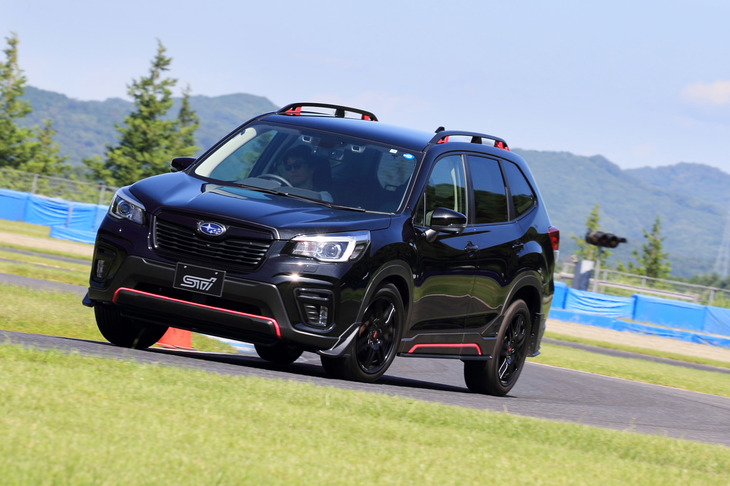 「フォレスター」についてはノーマル車と用品装着車の比較試乗ができたため、両者の違いをより明確に感じ取ることができた。