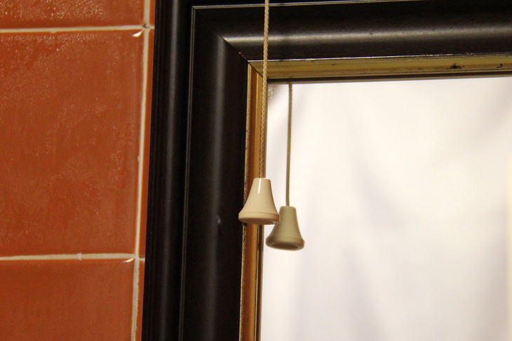 英国ビューリーにて、宿で撮影したプルスイッチ。