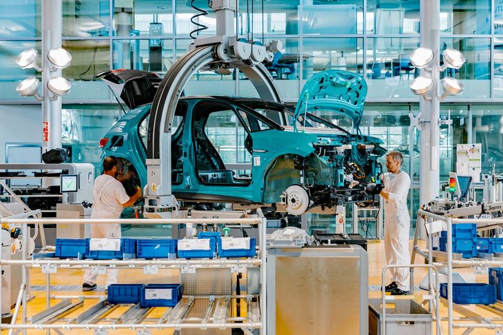 VWの将来戦略では、一個の自動車メーカーから、モビリティーに関するあらゆるサービスやインフラの基盤を提供する“プラットフォーマー”になるという意思が、明確に示されていた。