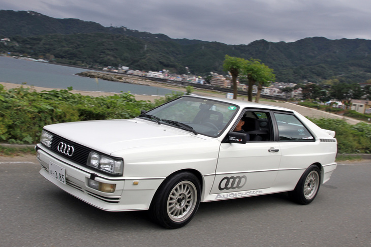 1986年「アウディ・クワトロ」。ハイパフォーマンスな量産オンロード4WDの元祖となる、通称ビッグクワトロ。2.1リッター直5ターボユニットを搭載。