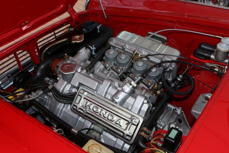 「S600」に搭載される「AS285E」エンジン。606㏄の4気筒DOHCで、最高質力57ps/8500rpm、最大トルク5.2kgm/5500rpmを発生した。