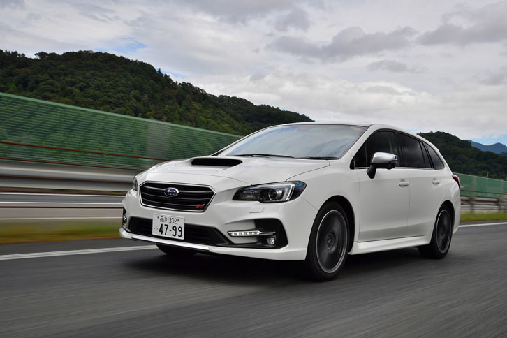 最新のアイサイト・ツーリングアシストでは、0～120km/hという幅広い車速域で、アクセル、ブレーキ、ステアリング操作を自動でアシストする。