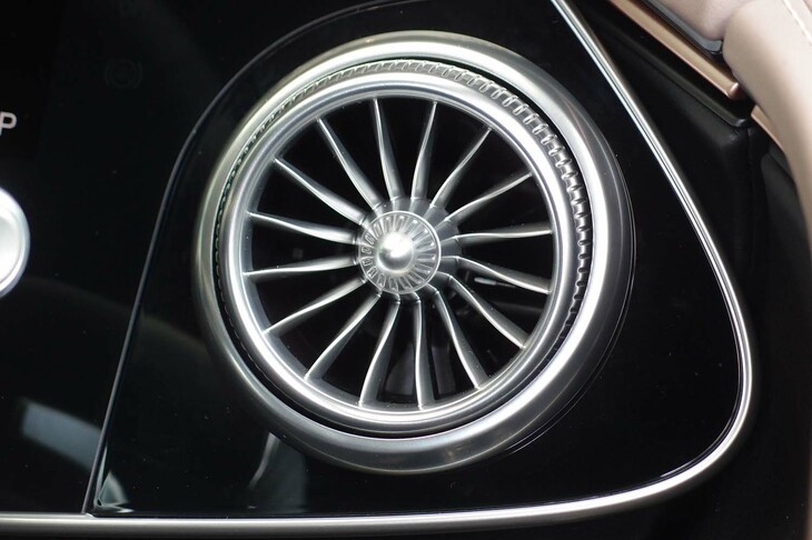 メルセデス・ベンツEQS450＋（エアコン吹き出し口）