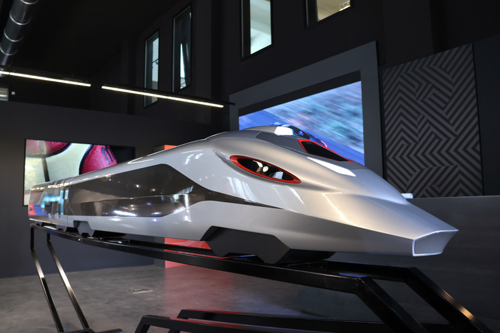 特急車両のコンセプトモデル。普段はイタルデザインのプロダクトデザイン部門のエントランスに展示されている。