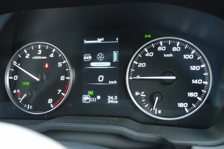 スバル・クロストレック（メーターパネル）