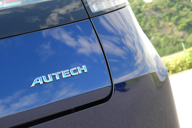 日産リーフAUTECH（「AUTECH」バッジ）
