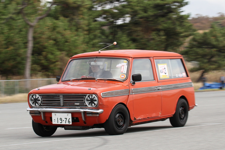 1000cc以上の改造「ミニ」によるミニBクラスで、俗に「長モノ」と呼ばれるロングホイールベース仕様ながら健闘した「ミニ クラブマン エステート」。