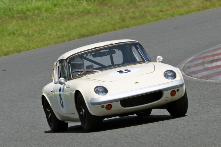 セブリング40Mトロフィーで2位となった1965年「ロータス・エランS2」。ファステストラップを記録し、ハンディなしでは最速だった。