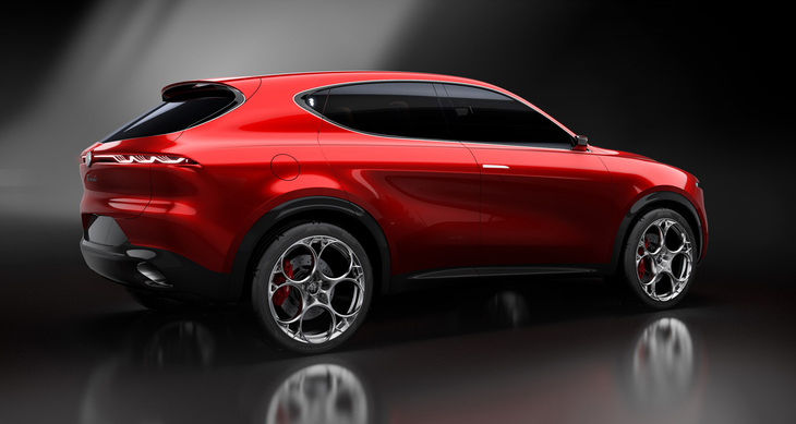 リアウィンドウの形状は、過去のアルファ・ロメオとの関連を印象付ける。