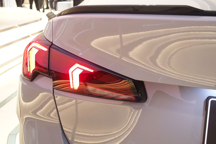 M235i xDriveグランクーペ（リアコンビランプ）