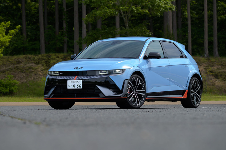 ヒョンデの高性能ブランドであるN初の電気自動車として登場した「アイオニック5 N」。「N」の名称は開発拠点のある韓国の南陽（Namyang）と開発テストの舞台であるドイツのニュルブルクリンク（Nürburgring）の頭文字からとっている。