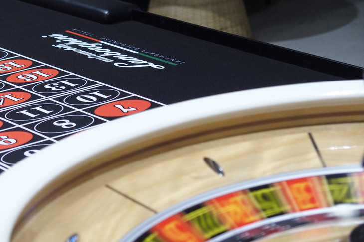 会場の2階。大人のプレイスペースとして、カジノも設置されていた。