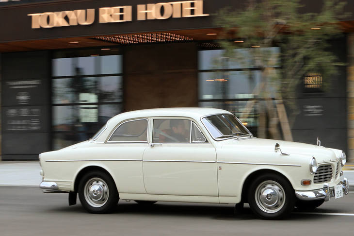 ボルボのクラシックカーは、純正の部品が当時とほぼ変わらぬレートで供給されており、またリプロダクション品も豊富に流通しているという。