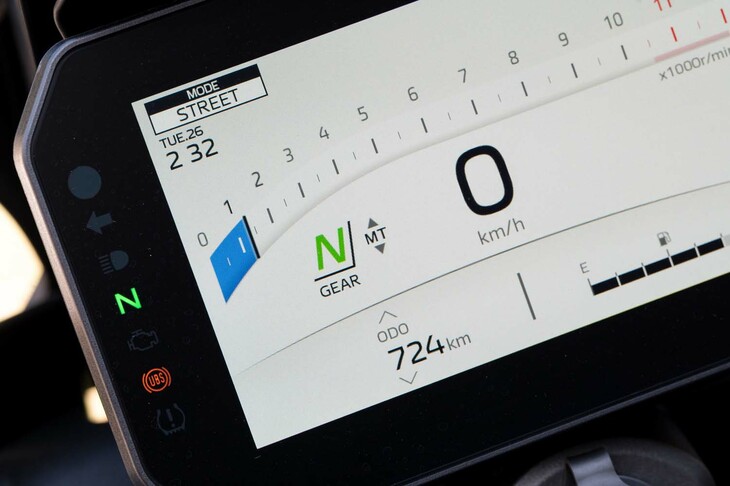 「Y-AMT」にはMTモードが備わるほか、ATモード時でもシフトスイッチを操作すれば任意でシフトアップ／ダウンが可能。ATモード時の変速制御には「D」と「D＋」の2種類が用意される。