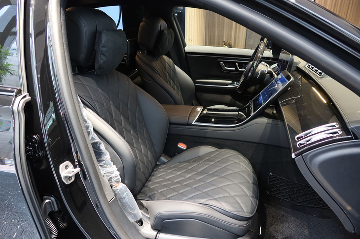 メルセデス・ベンツS580 4MATICロング ナイトエディション（フロントシート）