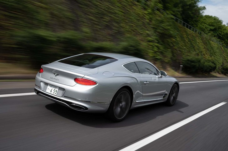 4WDの制御は、標準モデルよりも後輪寄りにトルクを配分するよう変更されている。