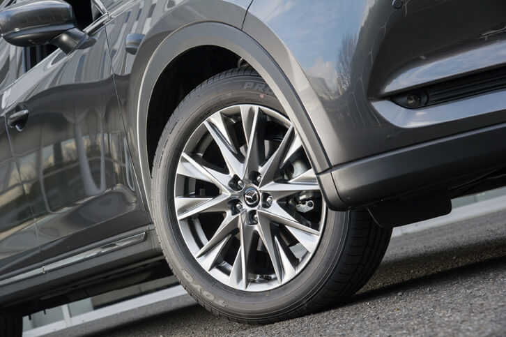 「XDプロアクティブ」「XD Lパッケージ」のタイヤサイズは225/55R19。エントリーグレードの「XD」は225/65R17が標準で、オプションで19インチサイズも用意される。