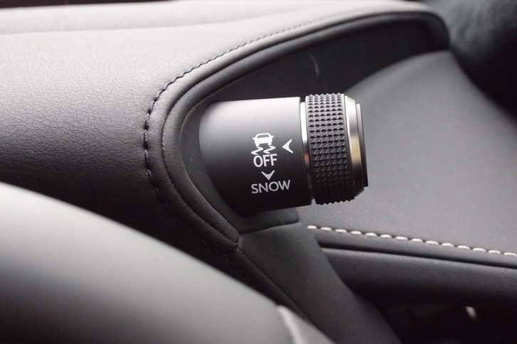 LS500“Fスポーツ”（ドライブモードスイッチ）