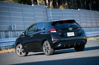 バッテリー容量アップによって、車高も標準車より5mm高くなっているが、空気抵抗係数0.28は変わっていない。