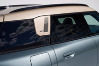 「MINIカントリーマン」に新グレード「E」「SE ALL4」登場　航続距離400km以上のBEVモデルの画像