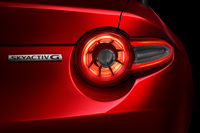 リアコンビランプはジェットエンジンのアフターバーナーをイメージしたという。