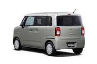 特別仕様車「ワゴンRスマイル ハイブリッドSリミテッド」の「モスグレーメタリック」と「ソフトベージュ」の2トーンルーフ仕様車。