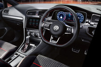 「ゴルフGTIパフォーマンス」のインテリア。