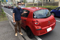 代車に「ルーテシア」を出してくれた横浜の中古車店MAMAの東條店長。お世話になりました。