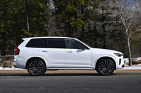 「XC90ウルトラT8 AWDプラグインハイブリッド」のボディーサイズは全長×全幅×全高＝4955×1960×1775mm、ホイールベースは2985mm。