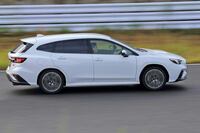 優れたハンドリングが実感できる「レヴォーグSTI Sport R」。その要因としては、ワゴンボディーと足まわり、タイヤの剛性バランスの良さが考えられる。
