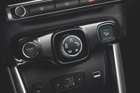 通常はパッケージオプションとなる「ヒルディセントコントロール付きグリップコントロール」を装備。