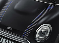 漆黒のピアノをイメージしたという「ミッドナイト ブラック メタリック」のボディーカラー。