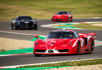 サーキット専用車の「FXX」（手前）と「599XX」（奥）。近年、フェラーリのスペシャルモデルはいずれも値上がりする傾向にある。