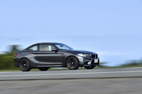 車量は1560kg。車検証上の重量配分は前軸が800kg、後軸が760kgで、比率でいえば51：49となる。