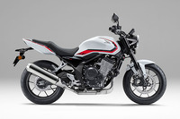 CB400スーパーフォアE-Clutch（写真の車体色は「ロスホワイト」）