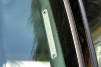 余談だが、今回のロケでは運転席側のピラーの内側に、VINコードの打刻されたプレートを発見した。