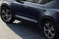 永福：「明照寺さんも、全幅にゆとりをもらえたら、やっぱりフェンダーに使いますか？」
	明照寺：「やっぱり、タイヤの踏ん張りは重要ですからねえ……」