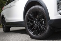 今回試乗した特別仕様車「ブラックエディション」には、ホイールセンターキャップを含めて黒で塗られた、18インチアルミホイールが装着される。