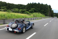 基本的にオーダーメイドで、一台一台手作りで製作される「モーガン4/4」。納車には1年近い時間を要するという。