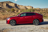 ボディーサイズは全長×全幅×全高＝4555×1845×1560mm。先代モデルよりも全長が180mm拡大し、全高は日本の一般的な立体駐車場に収まる1550mmを超えてしまった（先代は1535mm）。