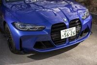 ボンネットを含め、起伏に富む凝った造形のフロントフェイス。同世代の「4シリーズ」に採用され賛否両論となった大型キドニーグリルも、すっかり見慣れた感がある。