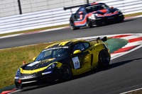 市販モデルをベースに開発されたポルシェのサーキット専用マシンである「クラブスポーツ」を、ルマン・ウィナーの荒 聖治選手がドライブしました。その乗り味と詳細を荒選手がお伝えします。（photo：田村 弥）